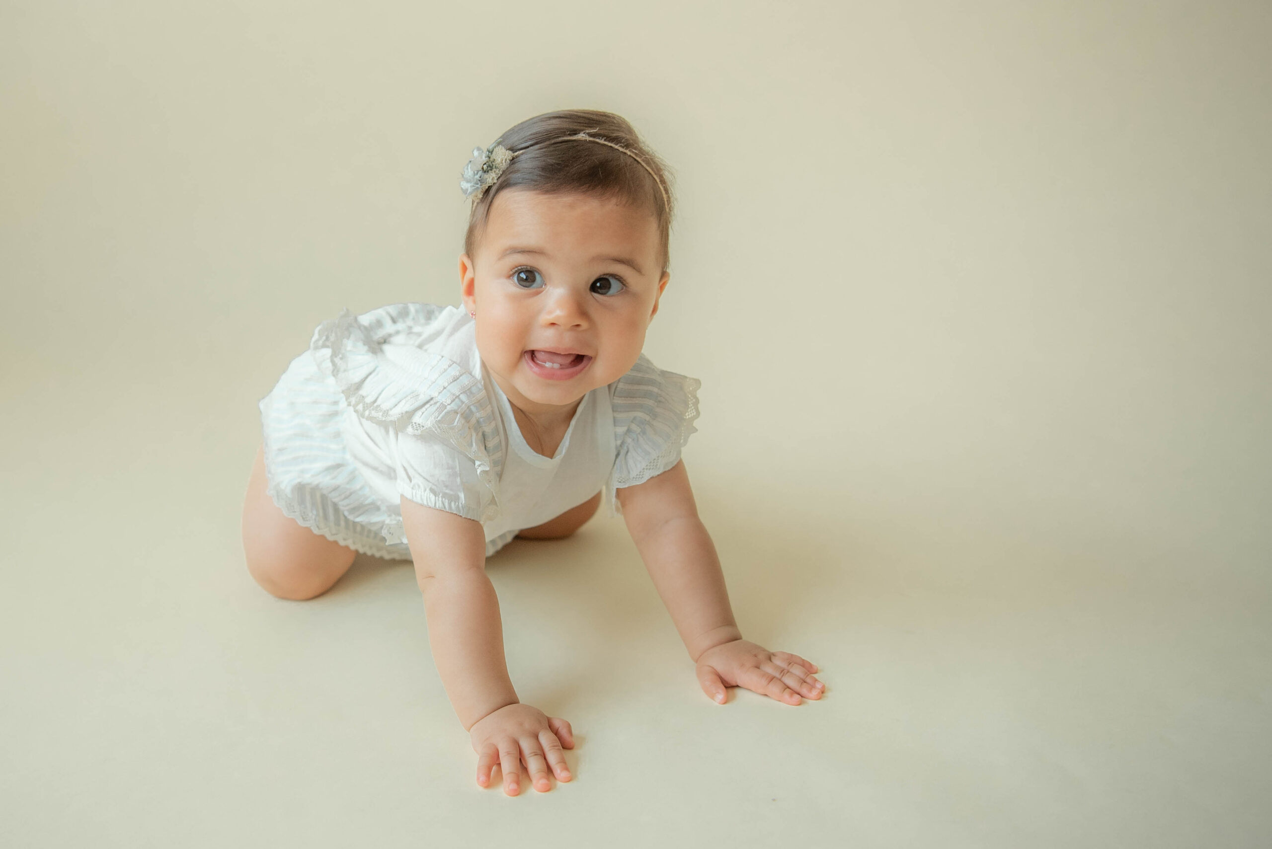 Baby kruipen 9 maanden fotoshoot